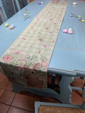 Table runner with - runner,,