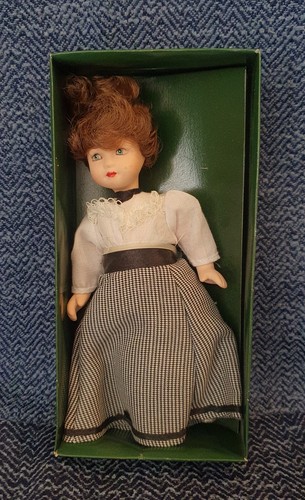 Vintage dolls house - vintage,