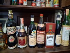 Liquori d'epoca ancora sigillati.