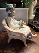 Lladro 5699 Young Lady SITTING