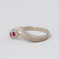 Ring Steinbesatz Rot Weiß