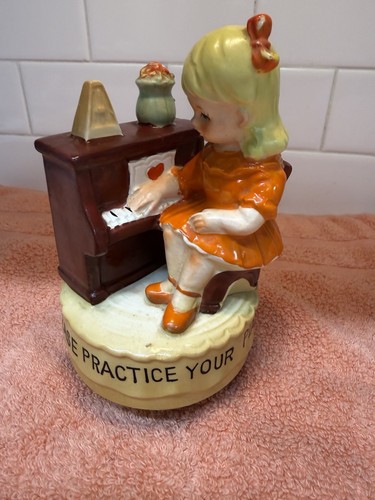 Statuina musicale girevole - , in
