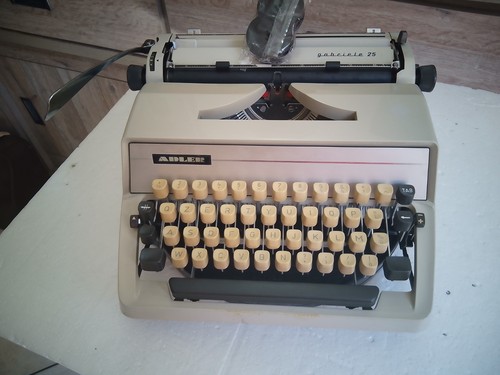 Macchina scrivere adler - da,