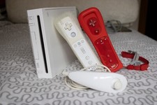 Console Wii Family Edition, Bianca + 2 Telecomandi Wii + Nunchuck [Bundle]