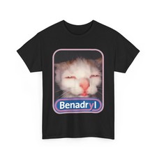 *NUOVO* T-shirt Benadryl Meme Cat Benny carina e divertente taglia S-5XL