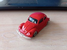 MAISTO - VW VOLKSWAGEN MAGGIOLINO 1300 ROSSO 1/64 APROX *NUOVO* SCIOLTO
