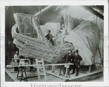 1983 Press Photo Statue of