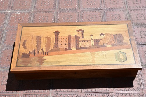 Scatola legno intarsiata - in,