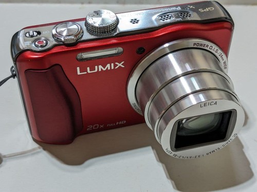 Fotocamera digitale rossa