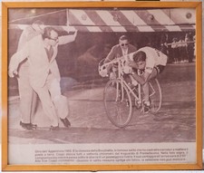 Poster epoca Giro Appennino 1955 Coppi sotto passaggio a livello 53x63cm ca