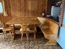 Arredamento completo in legno d’abete per soggiorno/cucina di casa di montagna