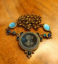 Collana in vetro cammeo