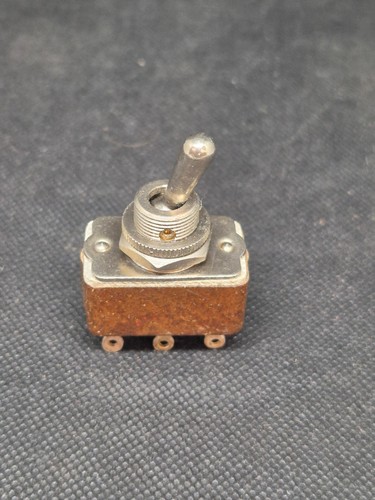 Ancien interrupteur bakélite