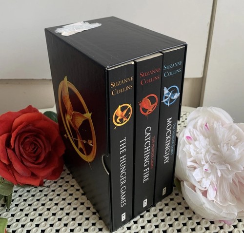 Hunger games trilogy - hunger, (classic