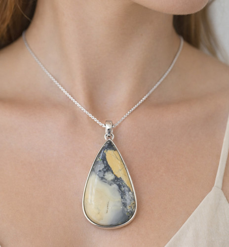 Collana con ciondolo - , in