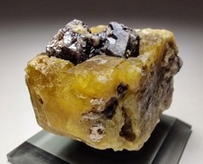 Cristallo di Vesuvianite con