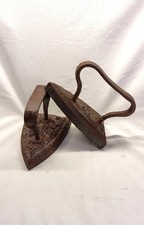 coppia di antichi  ferri da