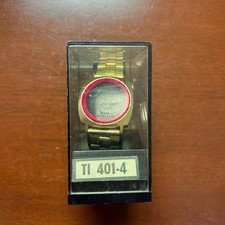Orologio Vintage Texas Instruments Modello 401 LED Rosso Tono Oro con Scatola Supporto