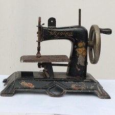 Antica macchina da cucire per