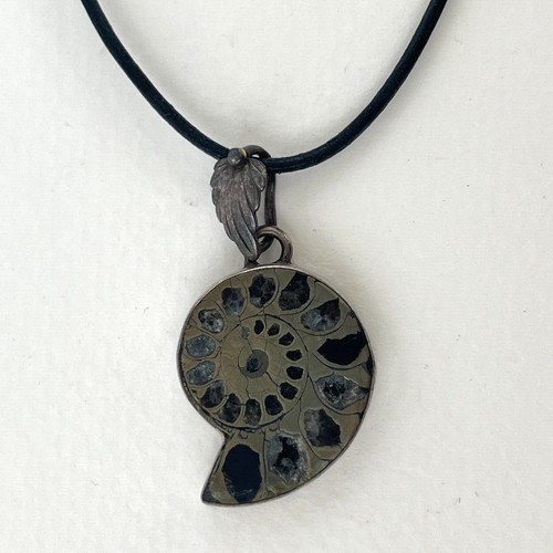 Collana con ciondolo - , in