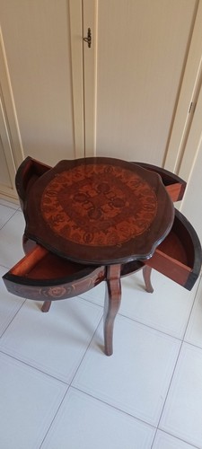 Tavolino rotondo intarsiato