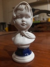 Busto di bambina in porcellana