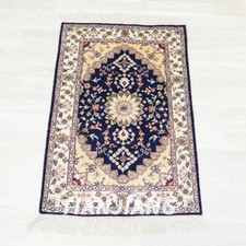 Tappeto di seta tessuto a mano