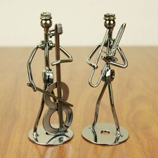 Pupazzo in metallo che suona