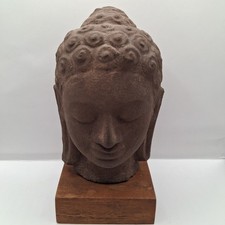 Antica testa di Buddha figura