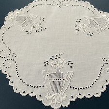 Centrino antico vintage lino ricamato vasi anfore 30 cm bianco