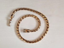 Collana in metallo. Lunghezza circa 38cm. Peso 58 gr.