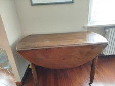 TAVOLO A BANDELLE IN NOCE