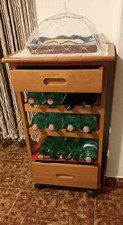 Carrello portabottiglie con cassetti
