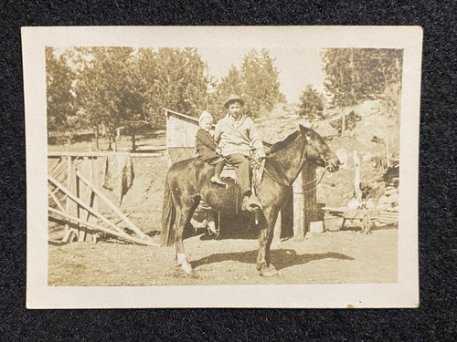 Uomo bambino cavallo a - uomo, e