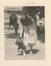 B1 - Foto Photo Fotografia Anni 60 - Donna con Cucciolo Cane Pastore Tedesco