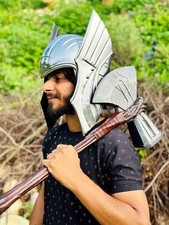 Elmetto Thor medievale con ascia e StormBreaker Ragnarok film set armi cosplay