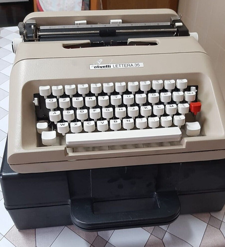 Macchina per scrivere olivetti - per,