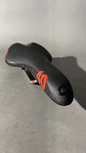 Prologo nago evo tri - nago, saddle