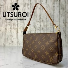 LOUIS VUITTON Pochette