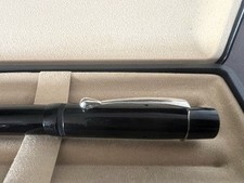 UNIVERSAL penna stilografica