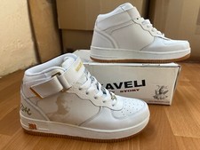 Sneakers marca MAKAVELI
