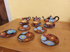 PARTE DI SERVIZIO DA THE DECò IN CERAMICA DIPINTA 8 PIATTI 3 TAZZE TEIERA ZUCCHE