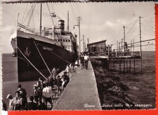 CARTOLINA  RIMINI   B/N  VIAGGIATA  1956 ARRIVO MOTONAVE CON PASSEGGERI  BELAL