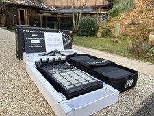 Traktor Kontrol F1 Loop e SampleDJ Controller con custodia