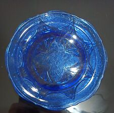 Piatto antico in vetro blu