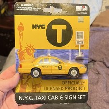 Daron NYC Taxi Cab & Sign Set