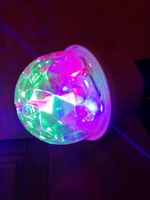 Lampadina LED RGB Rotante Multicolor Party  E27 Luce Colorata 3W stroboscopica