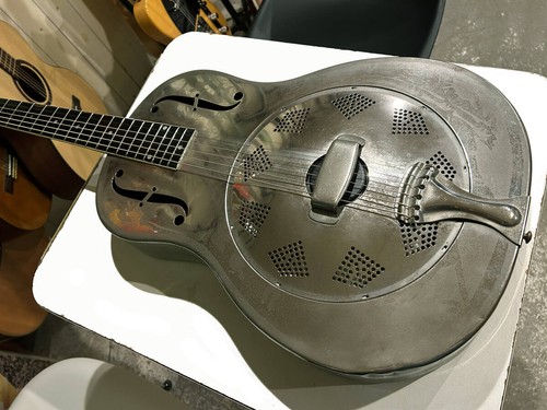 Chitarra risonatore stile