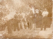 Due foto d'epoca raffiguranti