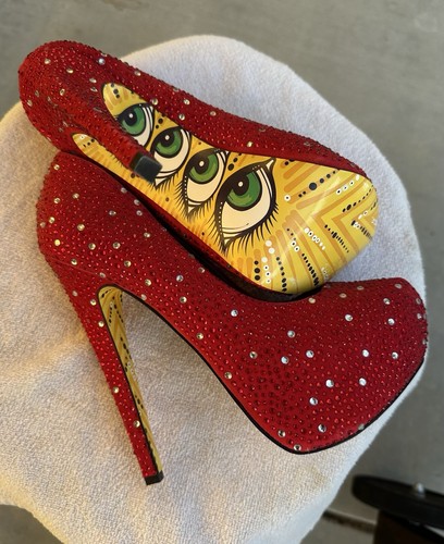 Taylor says tacchi - says, lookie